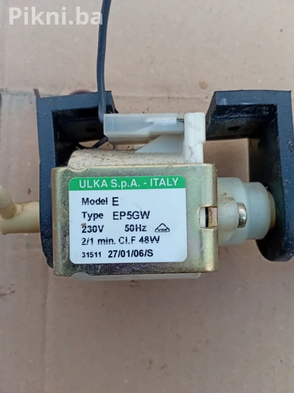 UNIVERZALNA ULKA Vibraciona Pumpa EP5GW 230V, 48W - Super Stanje
