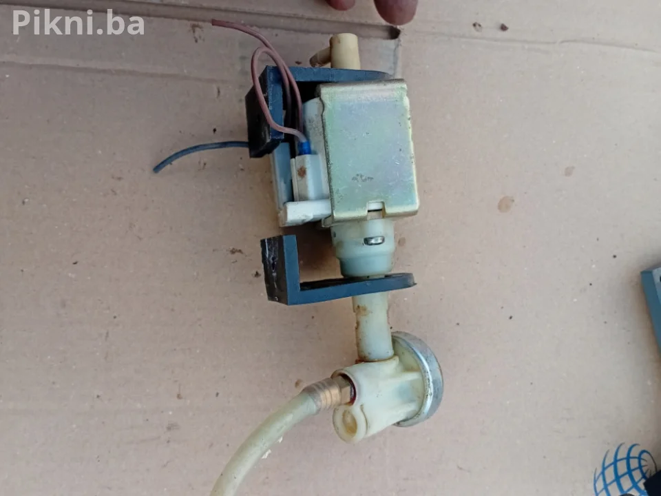 UNIVERZALNA ULKA Vibraciona Pumpa EP5GW 230V, 48W - Super Stanje
