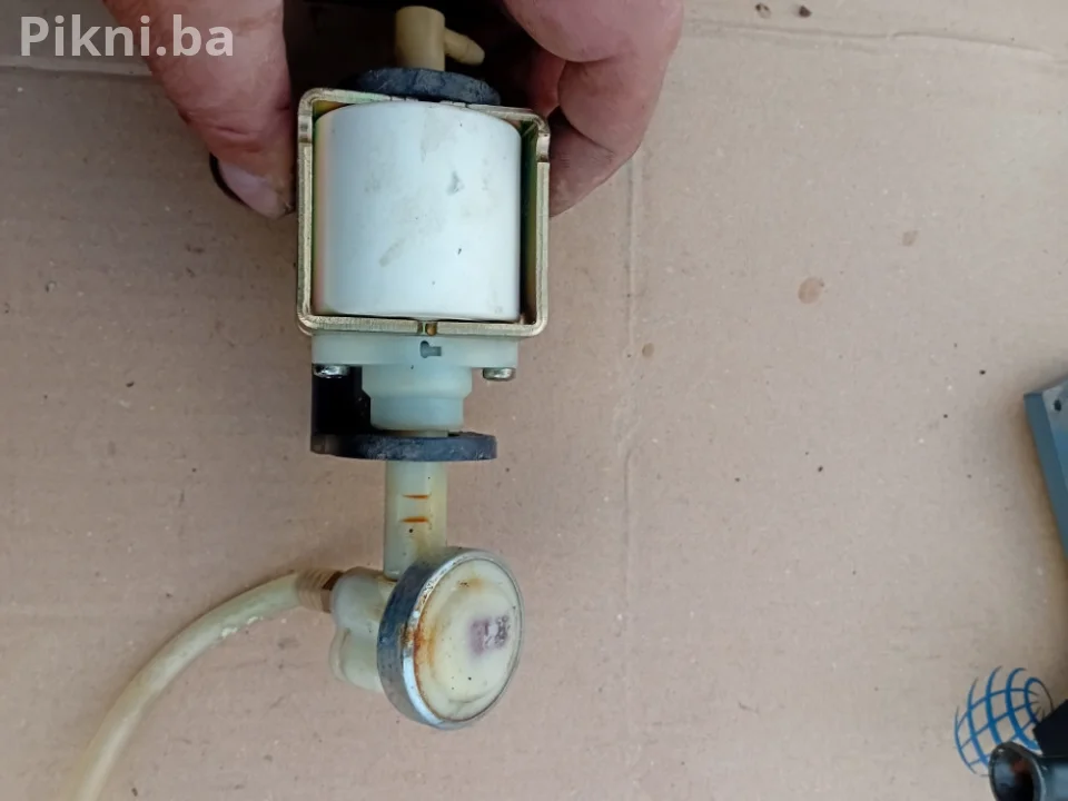 UNIVERZALNA ULKA Vibraciona Pumpa EP5GW 230V, 48W - Super Stanje