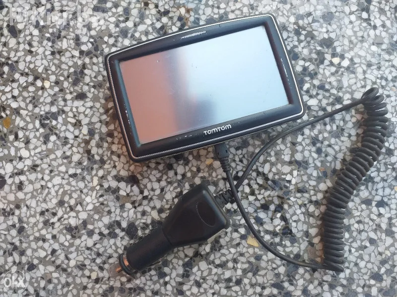 TOMTOM Navigacija (Ispravna) Široki Ekran POVOLJNO!