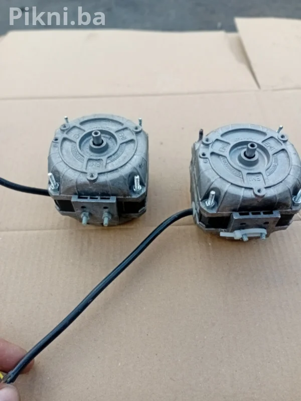 Elektro motor 10/40w 1300/1550obr 220v elektromotori ITALY