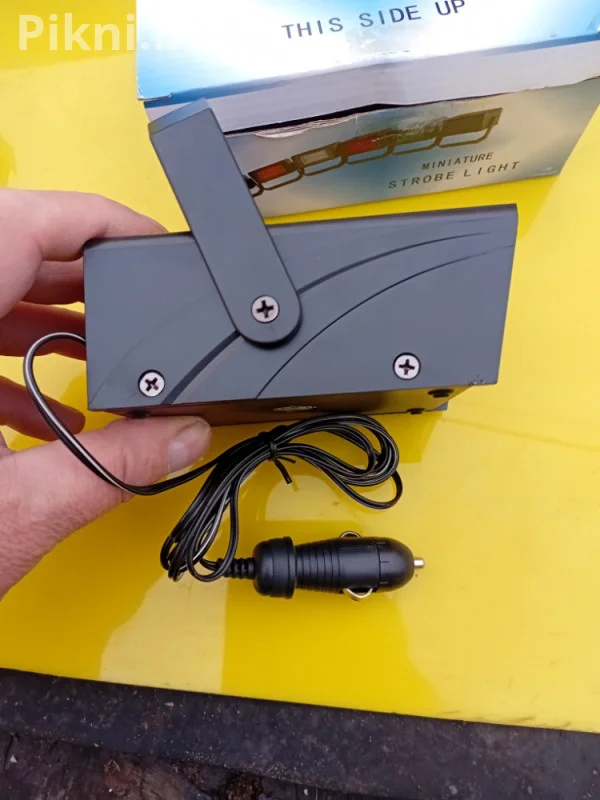 MEGA PONUDA! Mini Stroboskop/Rotacija Lampe (12V) / Idealno alarm