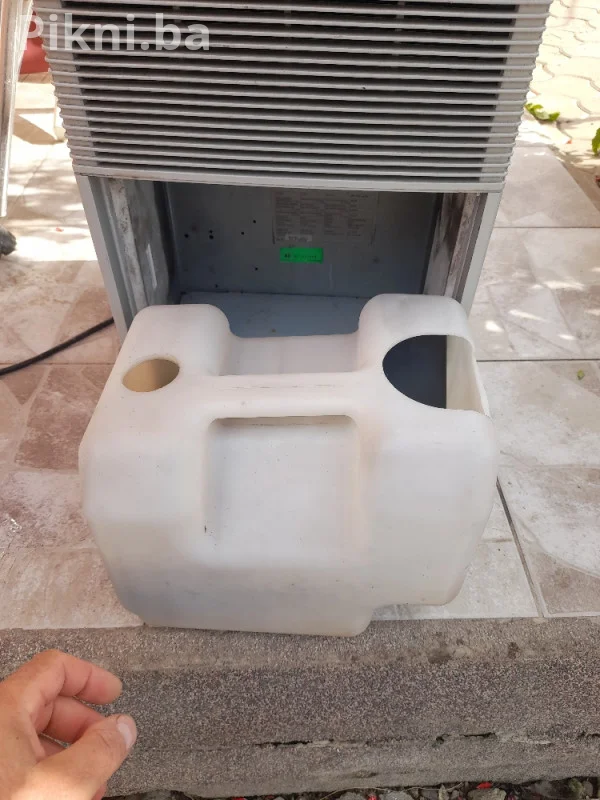 DeLonghi DS 105 Odvlaživač Zraka - Potrebno Punjenje Plina