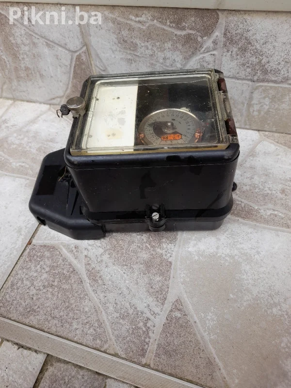 Uklopni sat brojilo za struju merenje