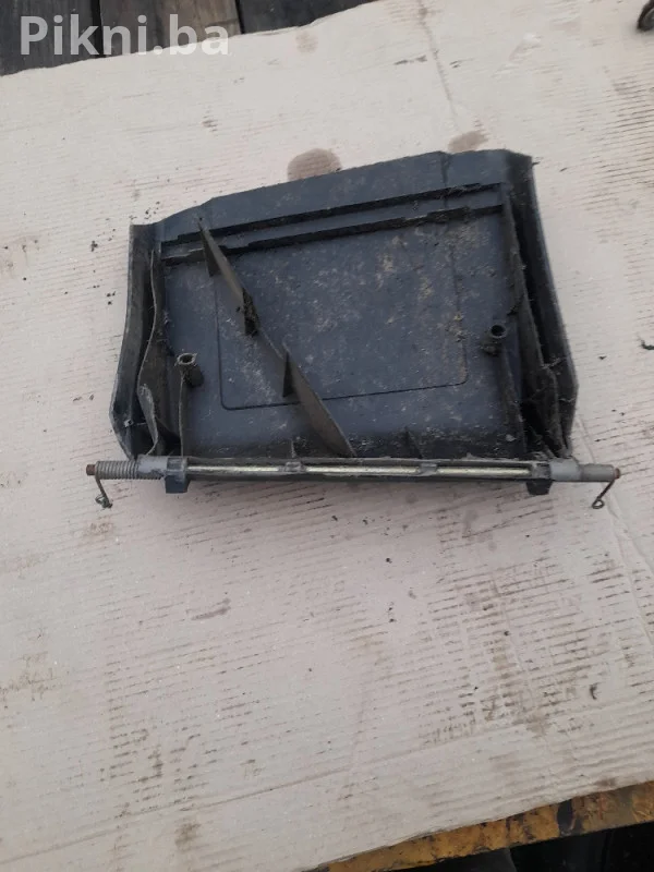 Poklopac korpe kosacice honda HRG 413 kosolice kosacica