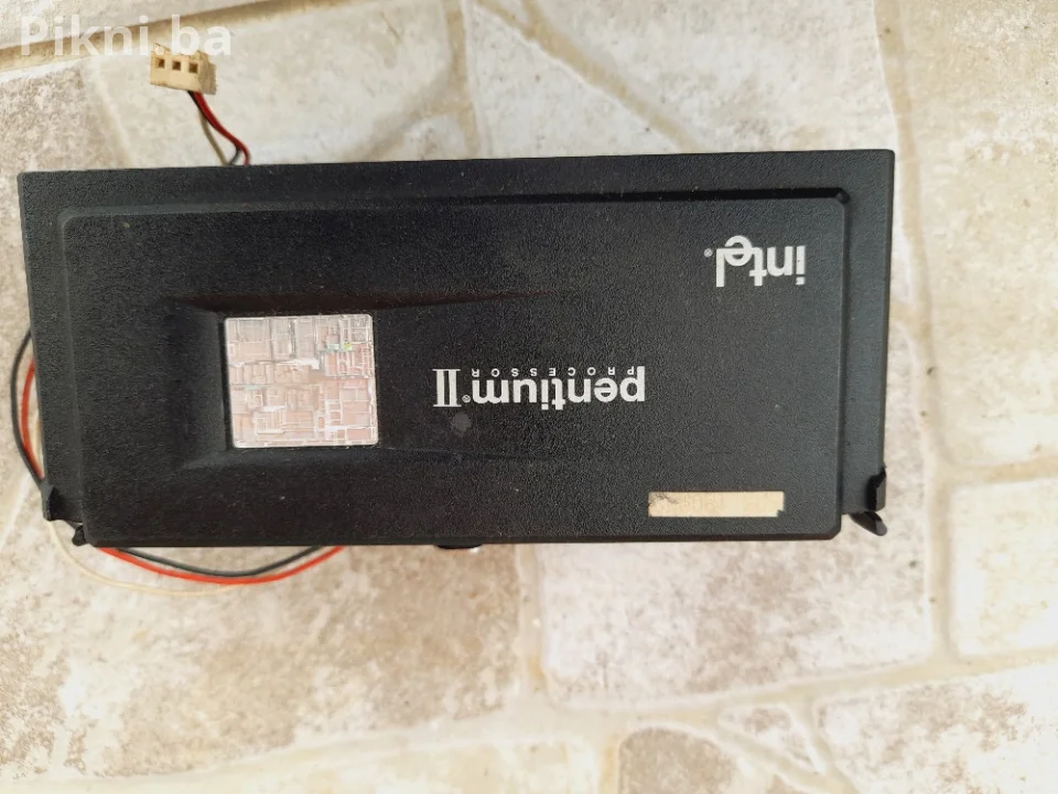Procesor sa hladnjakom intel pentium 2