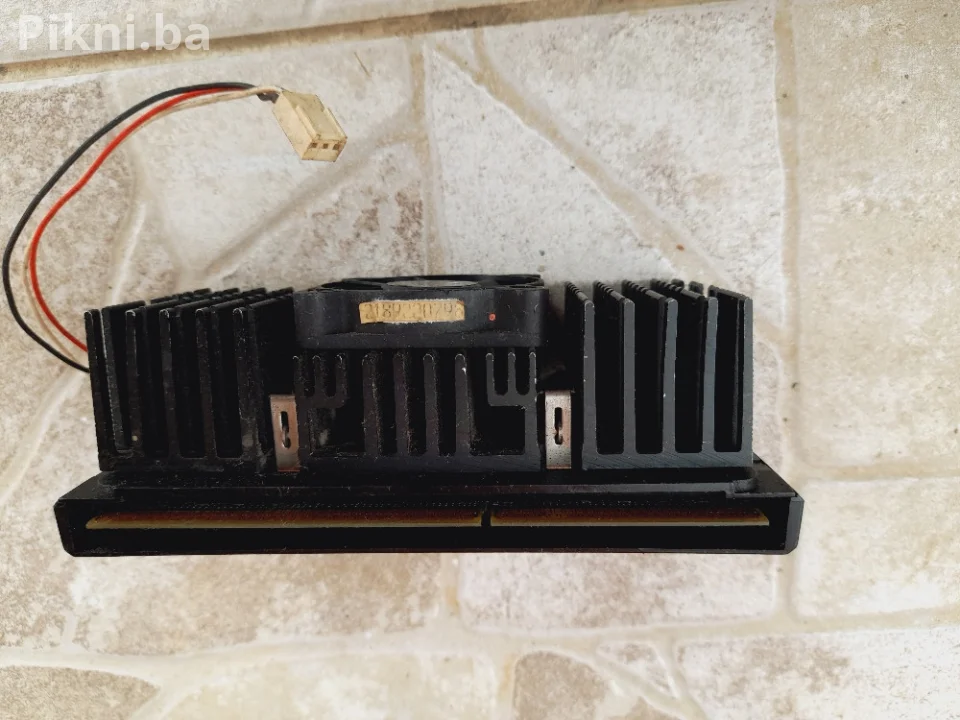Procesor sa hladnjakom intel pentium 2