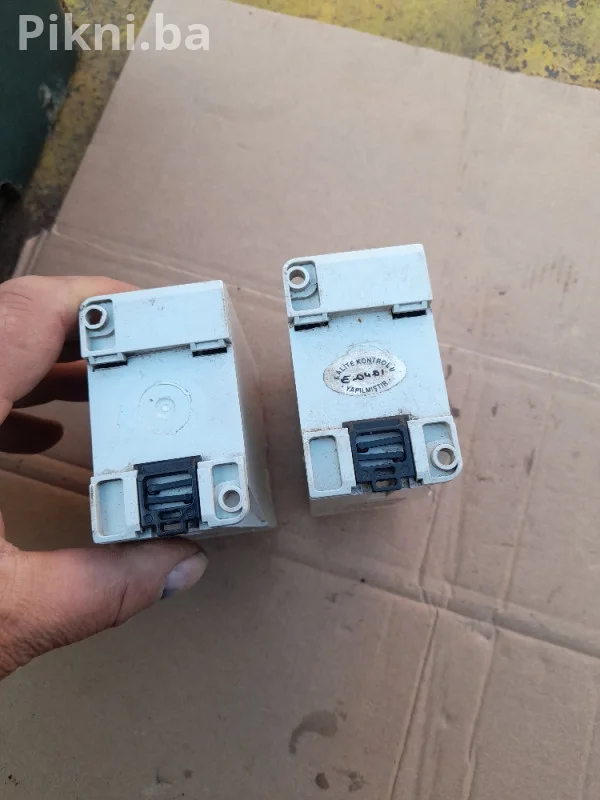 Vremenski relej Inter RR-12 (0.1 - 12 sekundi) - 220V