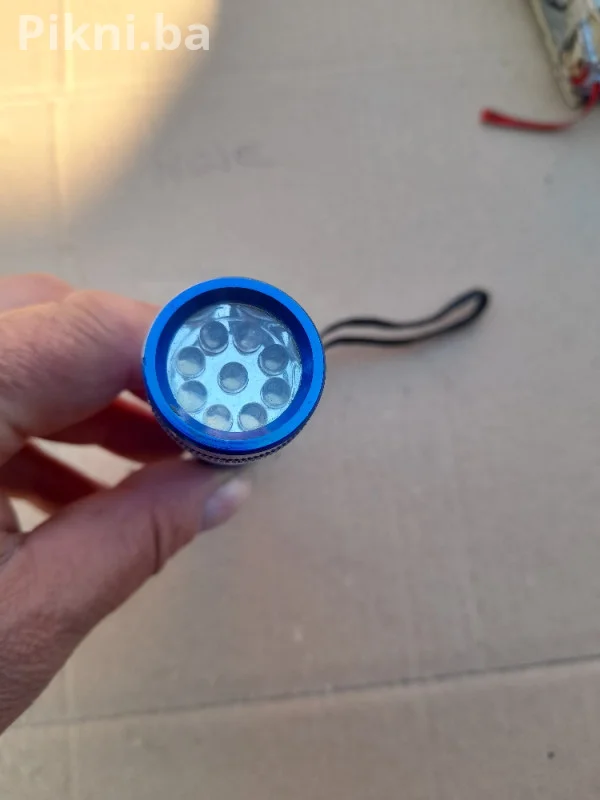 KOMPAKTNA PLAVA ALUMINIJUMSKA LED LAMPA (9 LED DIODA)