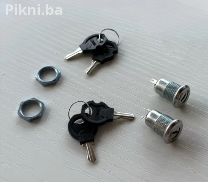 Prekidač sa ključem za bager, traktor, motocikl i mašine - 12mm
