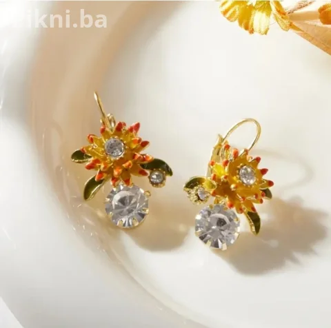 Elegantne RETRO Minđuše "Krizantema" sa Kristalima (NOVO) 7