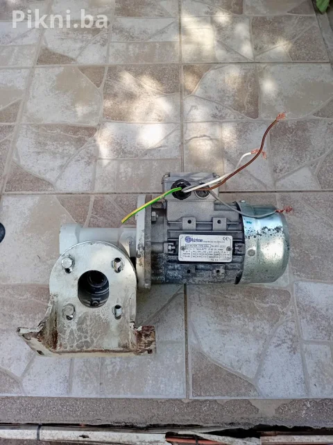 Elektromotor sa reduktorom (Chiaravalli) 018kw  38 obrta
