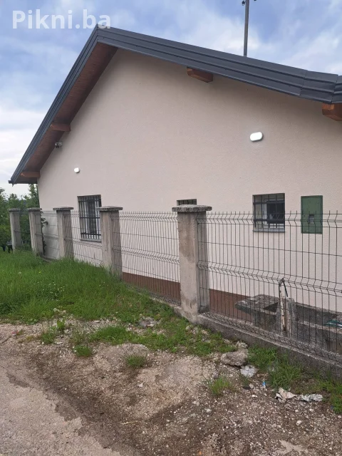Ilijaš,  Novo Naselje, adaptirana kuća sa 1620 m2 zemlje