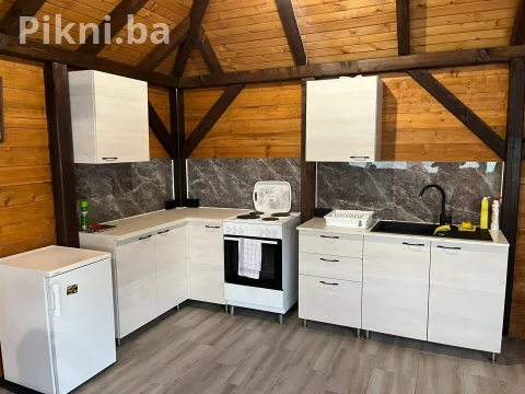 🏡Iznajmljivanje privatne vikendice sa bazenom Hadžići