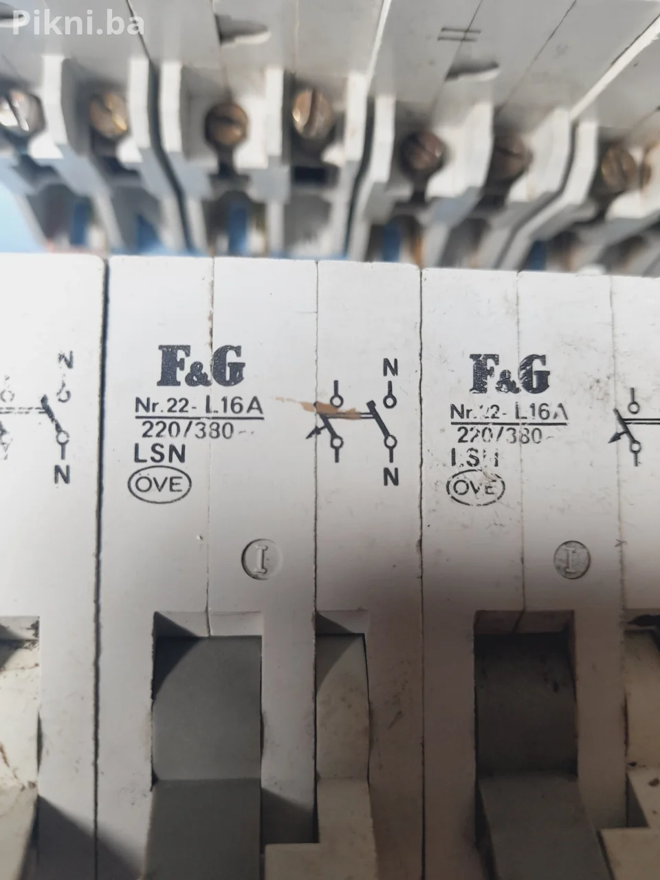 ⚡ Automatski osigurači F&G – razne amperaže 10A 12A 16A prekidači