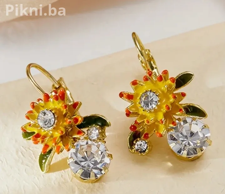 Elegantne RETRO Minđuše "Krizantema" sa Kristalima (NOVO)