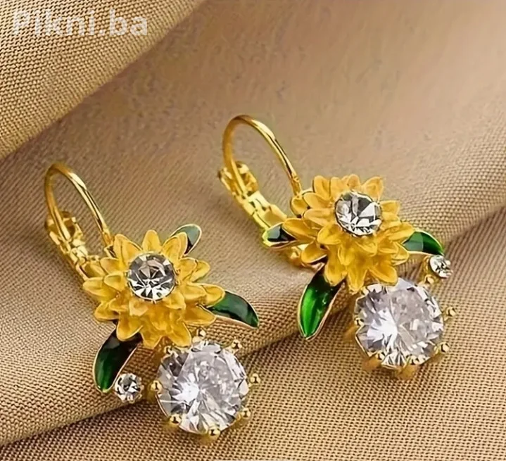 Elegantne RETRO Minđuše "Krizantema" sa Kristalima (NOVO)