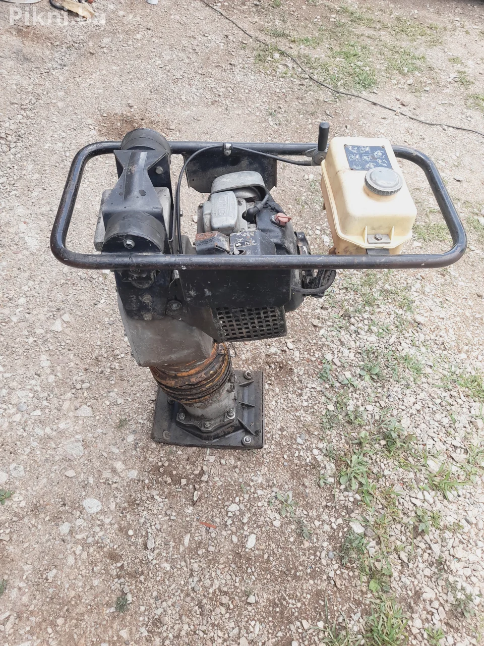 Vibracioni nabijač Ammann AVS 68 (2004) - Odličan motor Žaba skakavac vibro ploča