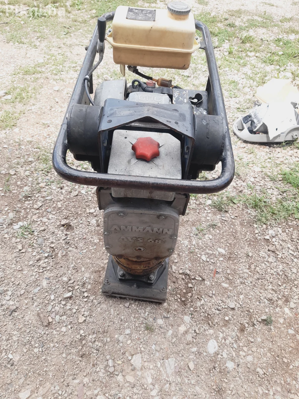 Vibracioni nabijač Ammann AVS 68 (2004) - Odličan motor Žaba skakavac vibro ploča