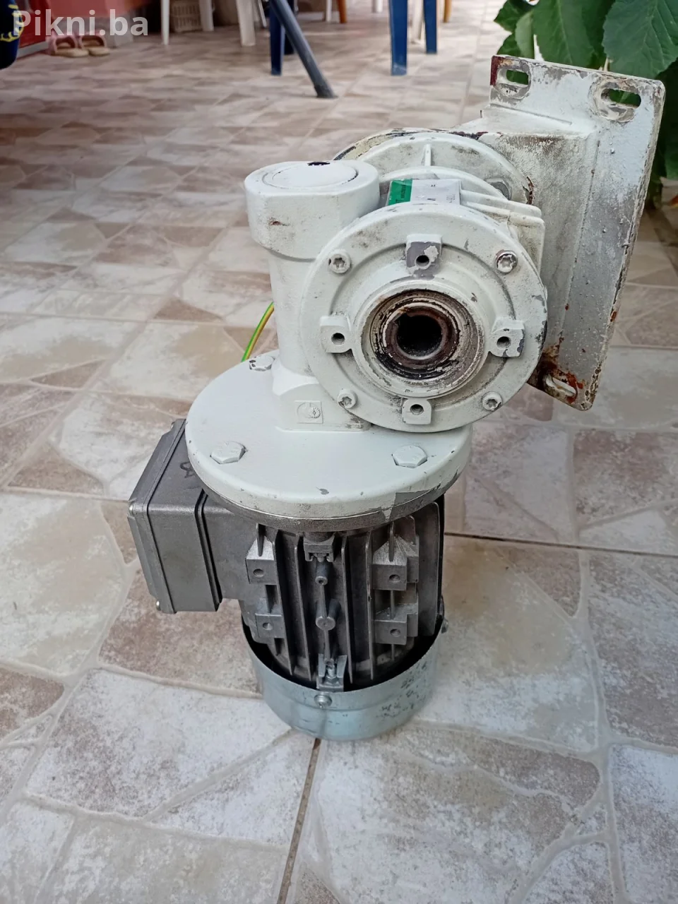 Elektromotor sa reduktorom (Chiaravalli) 018kw  38 obrta
