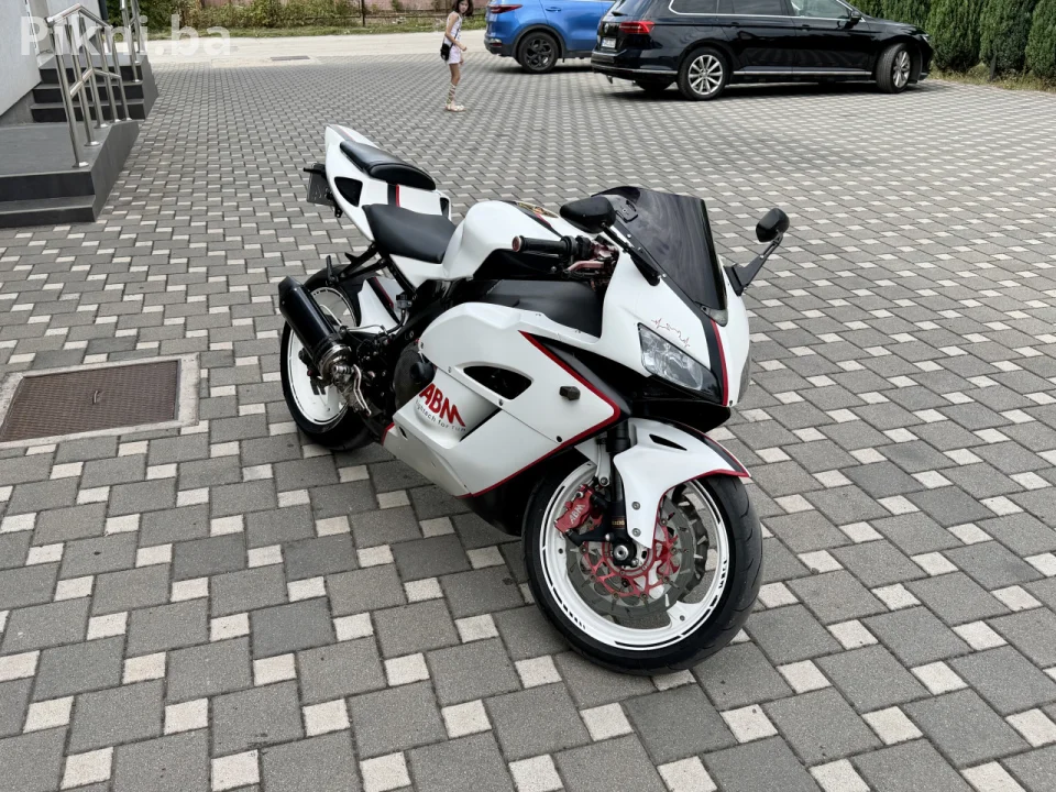 Honda cbr 1000rr 126kw vrhunsko stanje Zenica