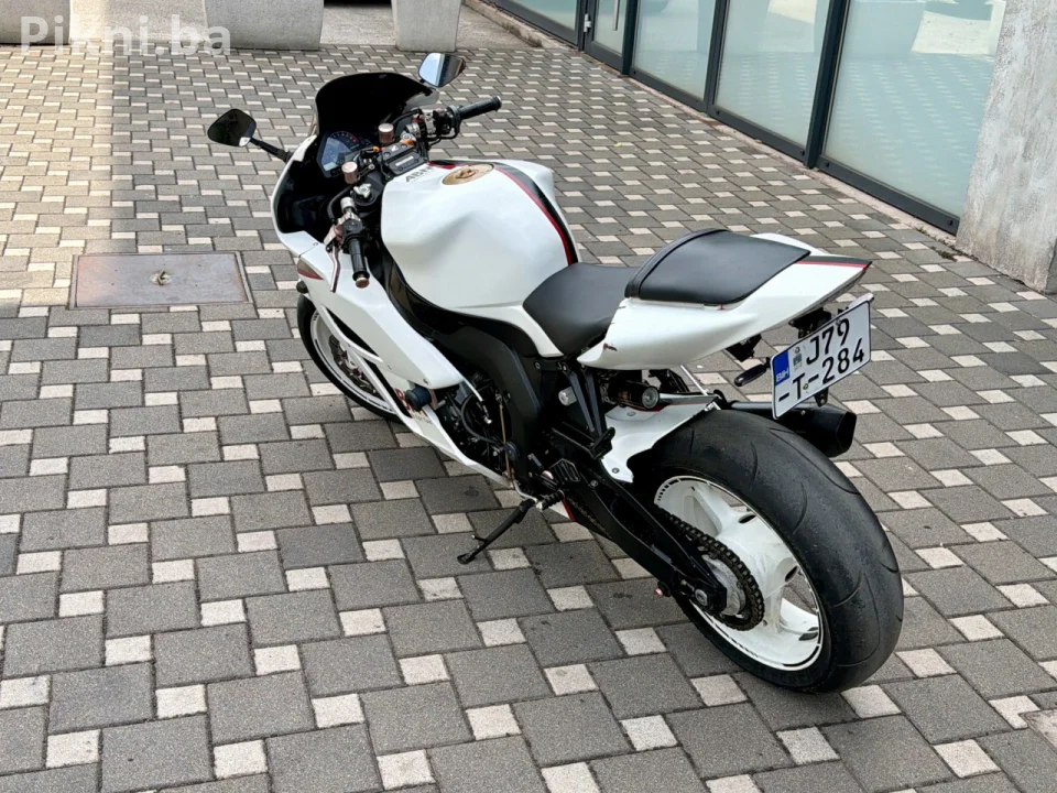 Honda cbr 1000rr 126kw vrhunsko stanje Zenica
