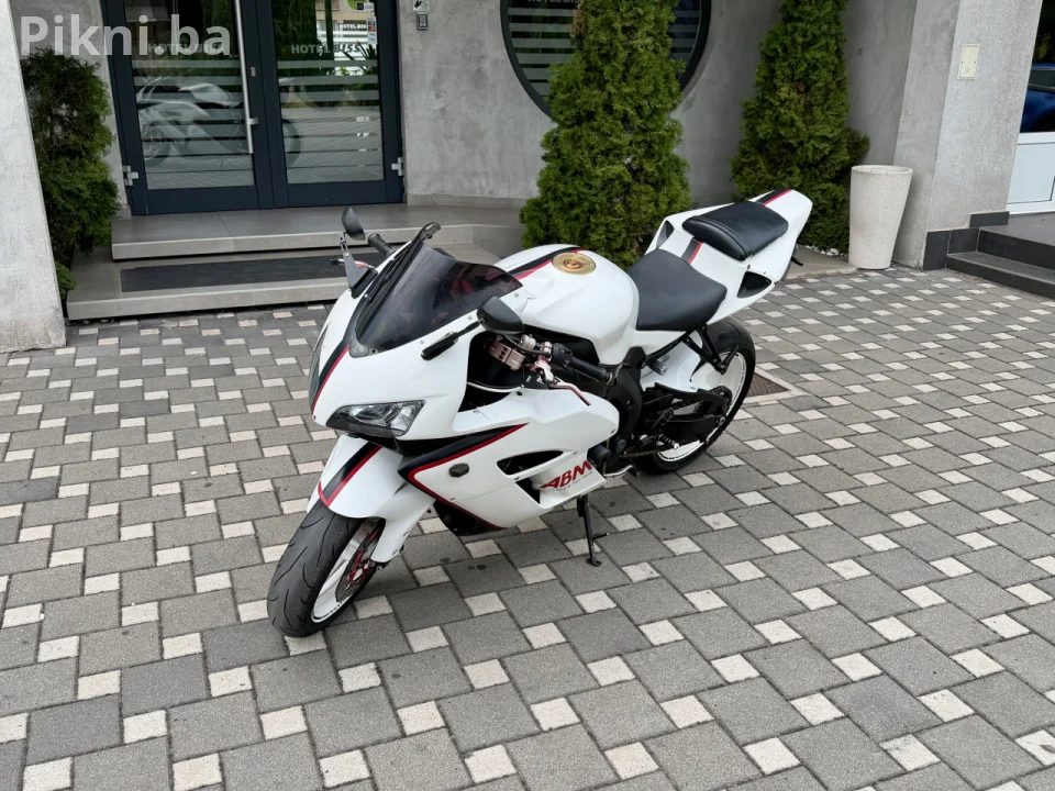Honda cbr 1000rr 126kw vrhunsko stanje Zenica