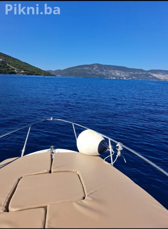 Jahta Sea Ray 275 Crna Gora