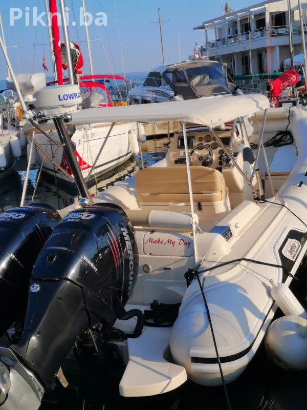 Gliser Maestral brodica /2x350ks /12 putnika/ 8,43m Hrvacka