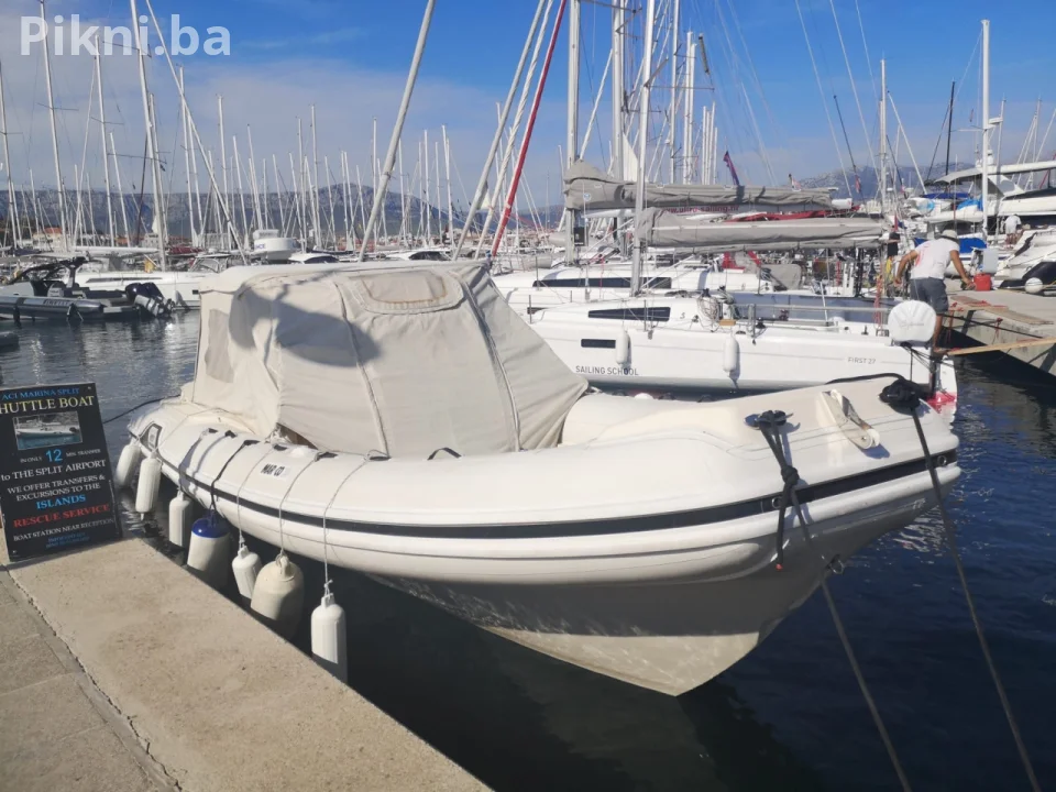 Gliser Maestral brodica /2x350ks /12 putnika/ 8,43m Hrvacka