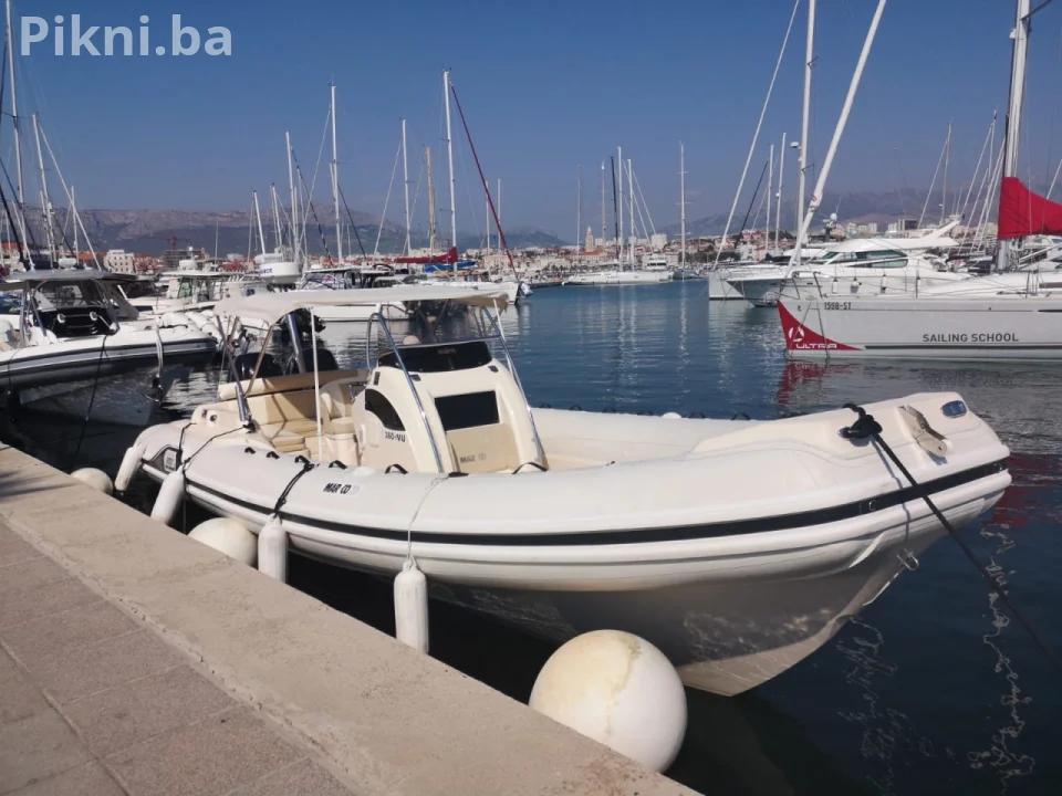 Gliser Maestral brodica /2x350ks /12 putnika/ 8,43m Hrvacka
