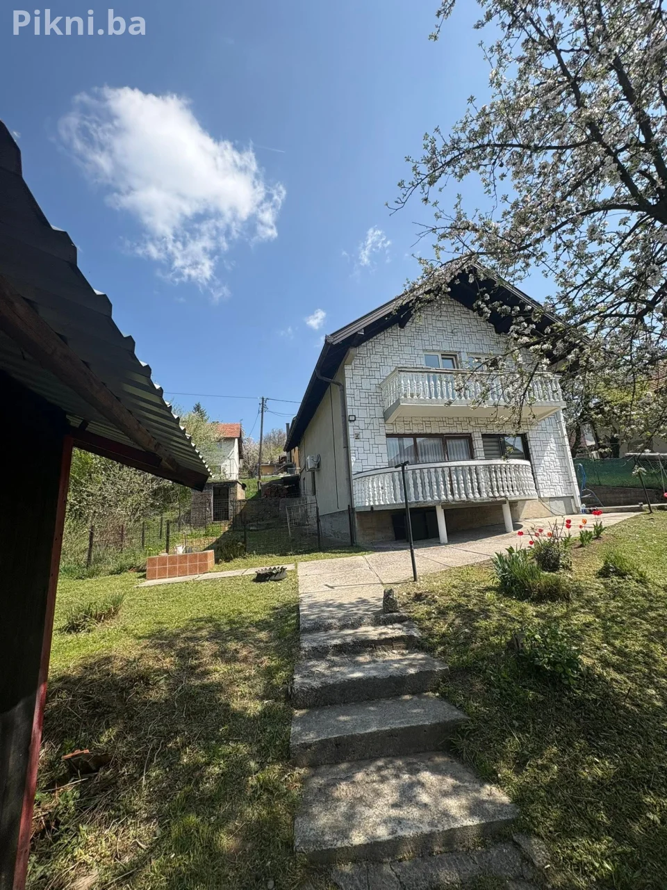 KUĆA NA PRODAJU – JEZERO, GRAD III  BANOVIĆI