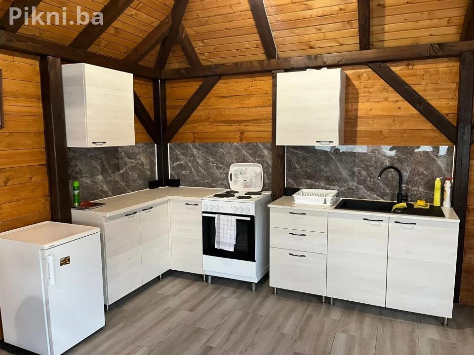 🏡Iznajmljivanje privatne vikendice sa bazenom Hadžići