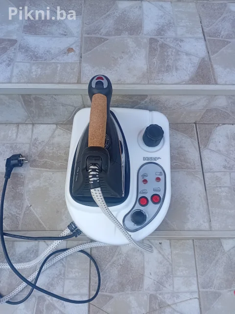 Prodaje se vrhunska profesionalna parna stanica (centrala za paru) King D'Home, model HG1901, snage 2100W.