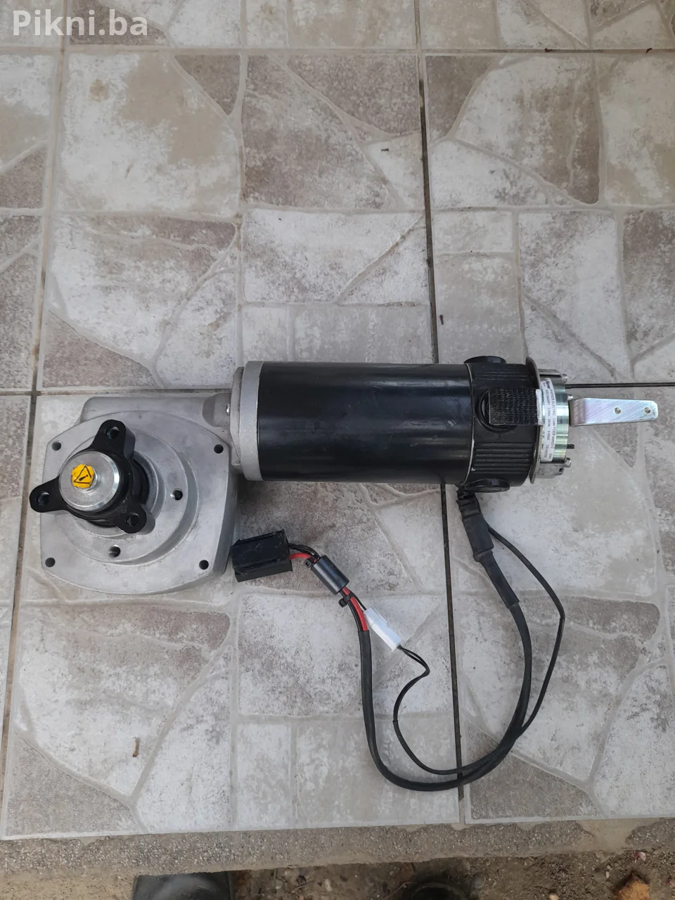 PERMOBIL DRIVE UNIT – POGONSKA JEDINICA – WARNER ELECTRIC elektro motor sa reduktorom 24 voltq