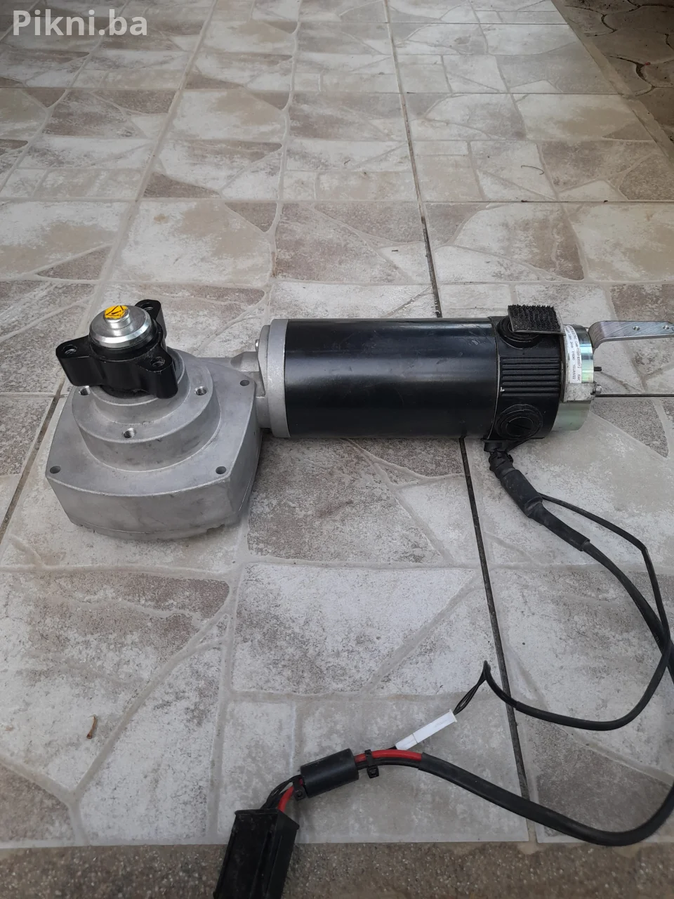 PERMOBIL DRIVE UNIT – POGONSKA JEDINICA – WARNER ELECTRIC elektro motor sa reduktorom 24 voltq