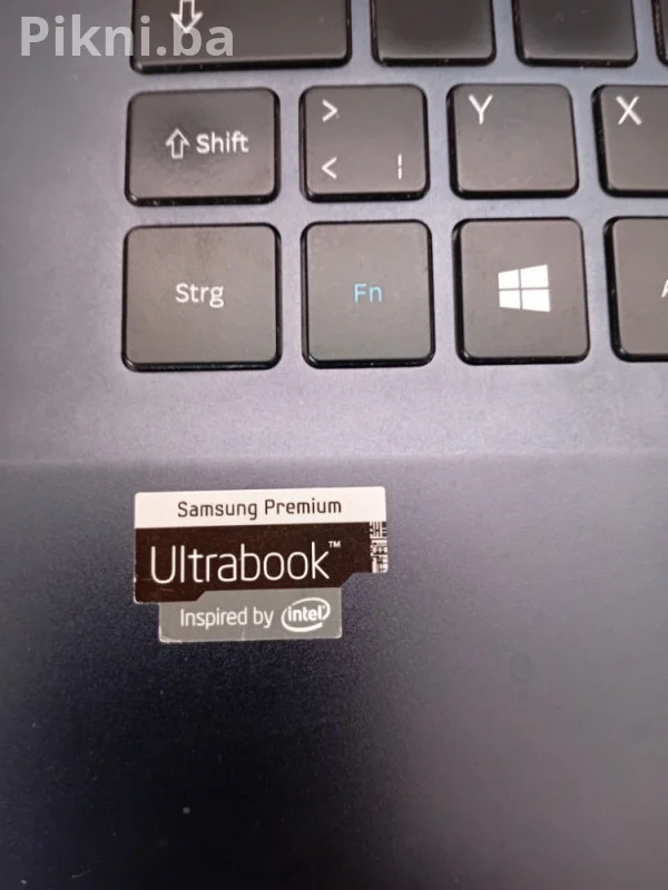 Samsung Premium Ultrabook i7 / 8GB RAM / Baterija 8+ sati
