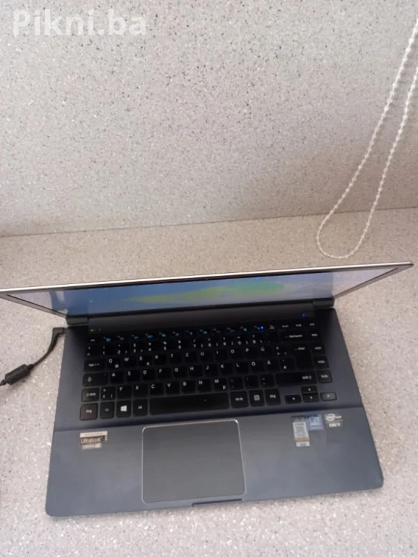Samsung Premium Ultrabook i7 / 8GB RAM / Baterija 8+ sati