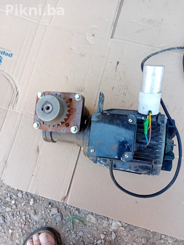 Elektromotor sa reduktorom Leroy Somer 0.37 kW (Odnos 30:1 - 50 o