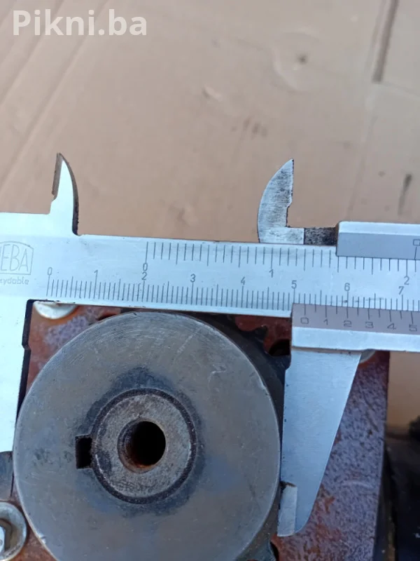 Elektromotor sa reduktorom Leroy Somer 0.37 kW (Odnos 30:1 - 50 o