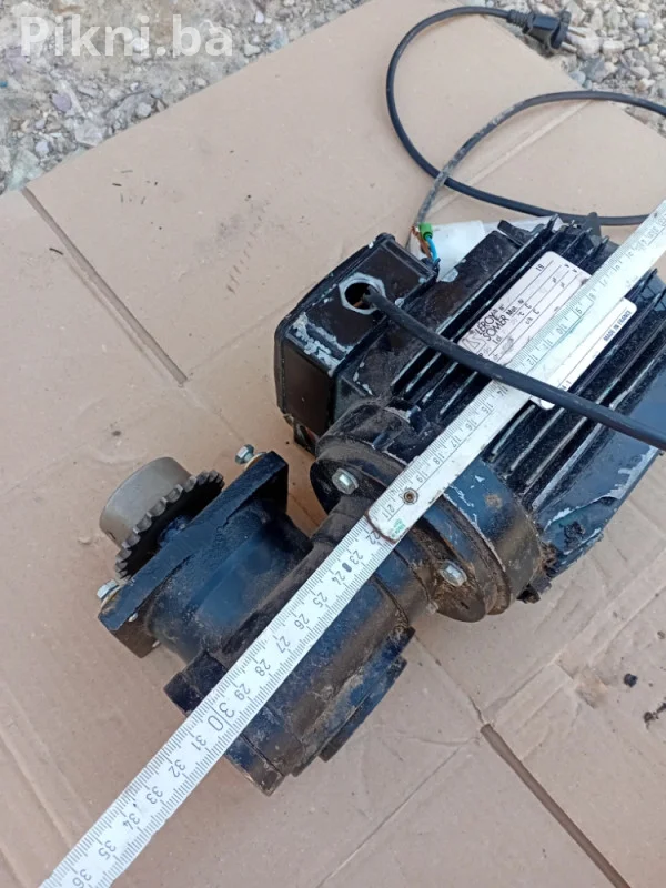 Elektromotor sa reduktorom Leroy Somer 0.37 kW (Odnos 30:1 - 50 o