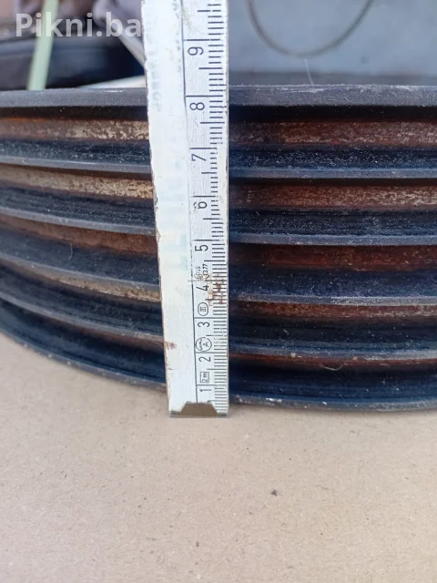 Remenica metalna livena prečnik 26 cm rupa 25 mm Bravo 3