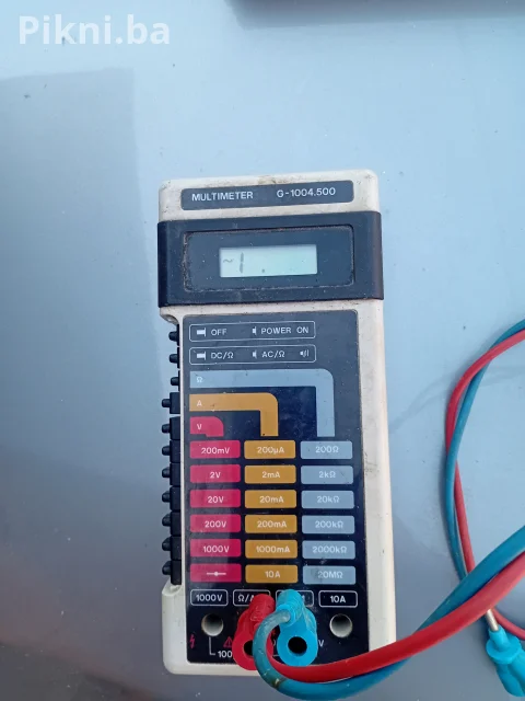 vintage digitalni multimetar (unimer) RFT G-1004.500 proizveden u Istočnoj Njemačkoj (GDR).