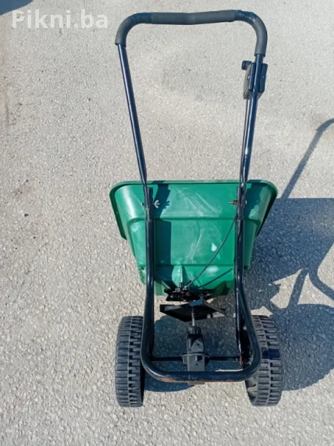 Rotacijska kolica / Rasipač za gnojivo i sjeme DCM - Kao Novo 7