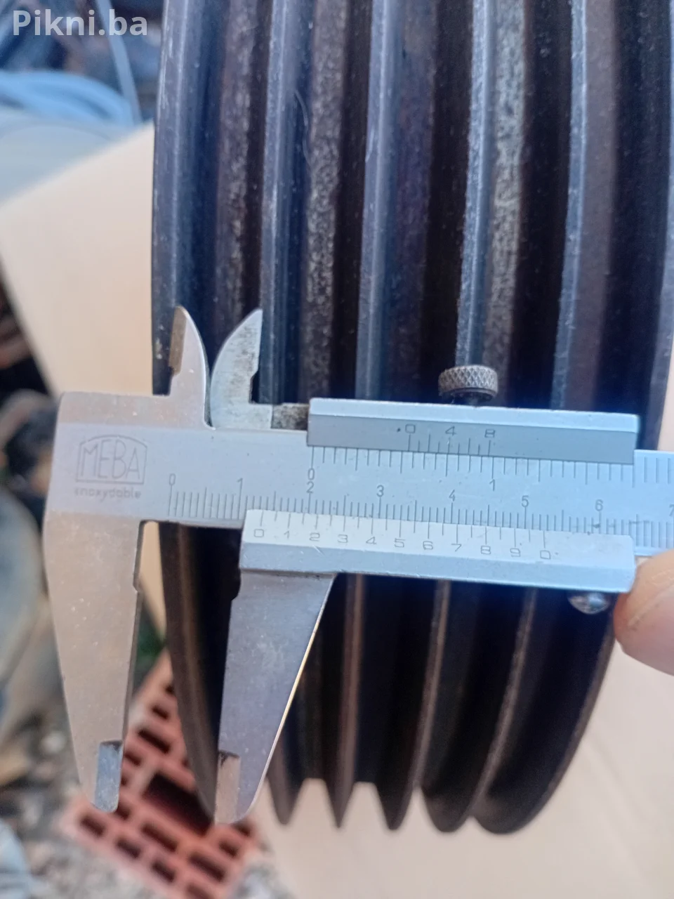 Remenica metalna livena prečnik 26 cm rupa 25 mm Bravo