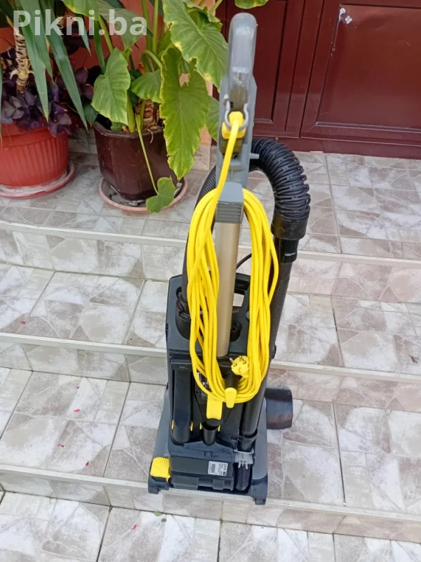 Profesionalni usisivač za tepihe KARCHER CV 38/2 Adv (2022.)