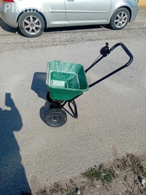 Rotacijska kolica / Rasipač za gnojivo i sjeme DCM - Kao Novo