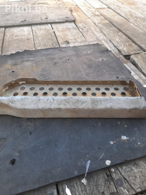 Metalno Gazište / Stepenica za Kamion (Radna Platforma) 45 KM 7