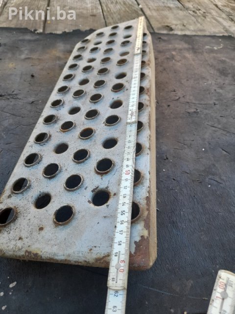 Metalno Gazište / Stepenica za Kamion (Radna Platforma) 45 KM 5