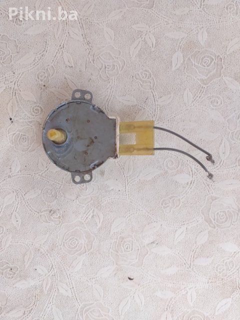 Elektro motor sa reduktorom 220v 4-5 obr 5w elektromotor 4